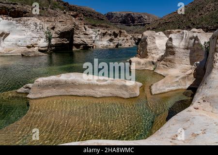 Schöner Ort zum Schwimmen in der Schlucht der Insel Socotra, Jemen, 20. Oktober 2021. (CTK Photo/Ondrej Zaruba) Stockfoto