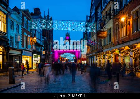 CHESTER, CHESHIRE, Großbritannien - 05. DEZEMBER 2021: Eastgate-Uhr Stockfoto