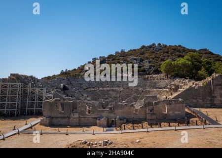 Patara, antike archäologische Stätte in der Türkei und ihr Amphitheater. Ruinen der alten lykischen Stadt Patara, der Hauptstadt der Lycia League Stockfoto