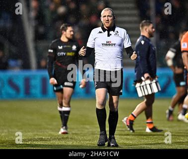 Barnett, Großbritannien. 11th Dez 2021. EPCR Challenge Cup. Saracens V Edinburgh Rugby. StoneX Stadium. Barnett. Tual Trainini (Referee). Kredit: Sport In Bildern/Alamy Live Nachrichten Stockfoto