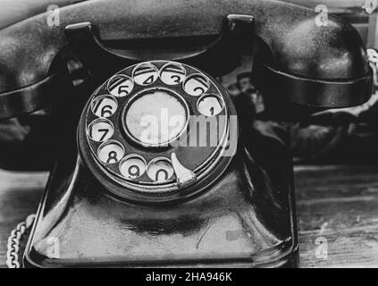 Alte schwarze retro Telefon-Disk-Händler Stockfoto
