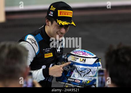 Zhou Guanyu (chn), UNI-Virtuosi Racing, Dallara F2, Portrait während des Laufs 8th der FIA Formel 2 Meisterschaft 2021 vom 10. Bis 12. Dezember 2021 auf dem Yas Marina Circuit, auf der Insel Yas, Abu Dhabi - Foto: Sebastian Rozendaal/DPPI/LiveMedia Stockfoto