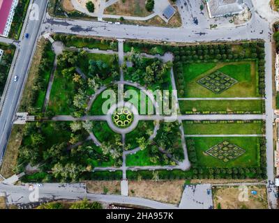 Top drone Blick auf den Park, moderne Gartengestaltung. Stockfoto