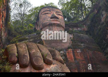 Leshan, China. April 2015. Leshan Giant Buddha ist eine Statue von Maitreya in sitzender Haltung. Sichuan, China..der Buddha wurde von der UNESCO aufgenommen Stockfoto