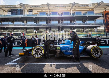 04 Drugovich Felane (BRA), UNI-Virtuosi Racing, Dallara F2, Aktion während des 8th. Laufs der FIA Formel-2-Meisterschaft 2021 vom 10. Bis 12. Dezember 2021 auf dem Yas Marina Circuit, auf der Insel Yas, Abu Dhabi - Foto: Sebastian Rozendaal/DPPI/LiveMedia Stockfoto