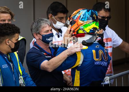 Drugovich Felane (BRA), UNI-Virtuosi Racing, Dallara F2, Portrait während des Laufs 8th der FIA Formel 2 Meisterschaft 2021 vom 10. Bis 12. Dezember 2021 auf dem Yas Marina Circuit, auf der Insel Yas, Abu Dhabi - Foto: Sebastian Rozendaal/DPPI/LiveMedia Stockfoto