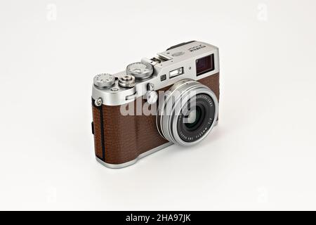 Fujifilm X100f Editorial. Illustratives Foto für Neuigkeiten über Fujifilm X100f - eine digitale Kompaktkamera mit Festbrennweite Stockfoto
