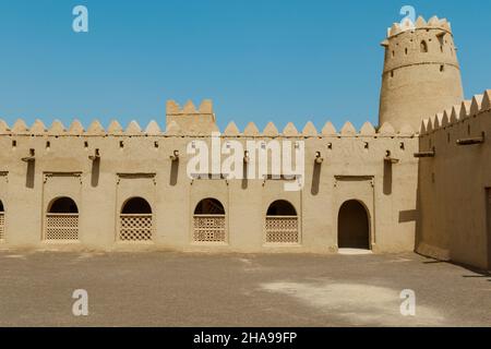 Innenhof des Al Jahili Fort in Al Ain, Abu Dhabi, Vereinigte Arabische Emirate, Arabien Stockfoto