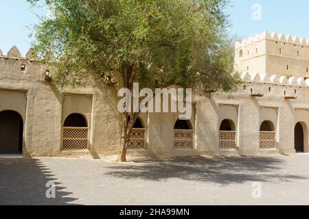 Innenhof des Al Jahili Fort in Al Ain, Abu Dhabi, Vereinigte Arabische Emirate, Arabien Stockfoto