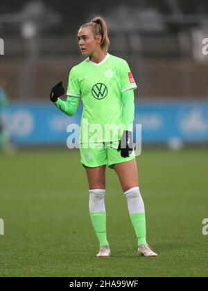 Leverkusen, Deutschland. 11th Dez 2021. Flyeralarm Frauen, Bundesliga, Matchday 11, Bayer 04 Leverkusen - VfL Wolfsburg, Jill Roord (Wolfsburg) schaut auf. Quelle: Jürgen Schwarz/Alamy Live News Stockfoto