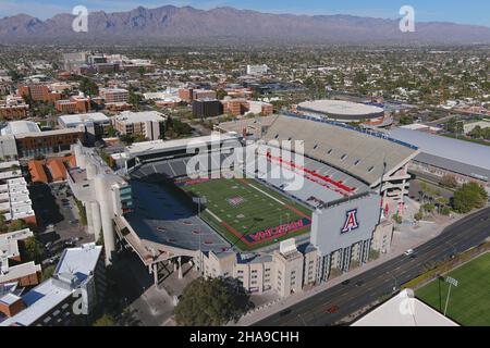 Eine Luftaufnahme des Arizona Stadions, Dienstag, 2. März 2021, in Tucson, Arizona. Das Stadion ist die Heimat der University of Arizona Wildcats Fußball Tee Stockfoto