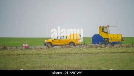 Skylaunch-Seilwinde-Startsystem wird am Ende einer Airfeld-Start- und Landebahn, Wiltshire UK, abgeschleppt Stockfoto