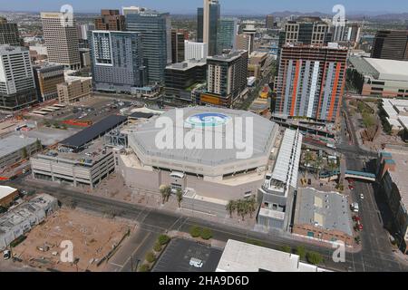 Eine Luftaufnahme des Footprint Center und der Skyline der Innenstadt, Dienstag, 2. März 2021, in Phoenix. Die Arena, früher bekannt als die America West Arena ( Stockfoto