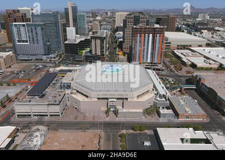 Eine Luftaufnahme des Footprint Center und der Skyline der Innenstadt, Dienstag, 2. März 2021, in Phoenix. Die Arena, früher bekannt als die America West Arena ( Stockfoto