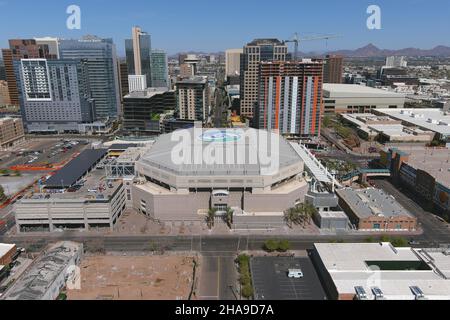 Eine Luftaufnahme des Footprint Center und der Skyline der Innenstadt, Dienstag, 2. März 2021, in Phoenix. Die Arena, früher bekannt als die America West Arena ( Stockfoto