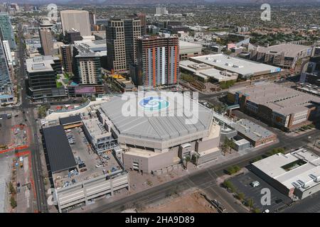 Eine Luftaufnahme des Footprint Center und der Skyline der Innenstadt, Dienstag, 2. März 2021, in Phoenix. Die Arena, früher bekannt als die America West Arena ( Stockfoto