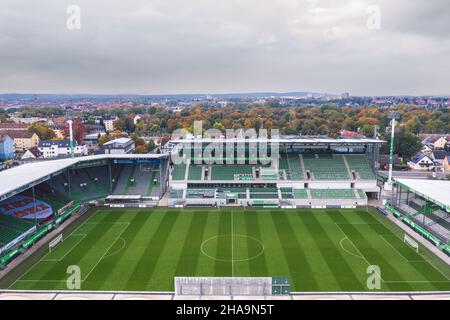 Luftaufnahme über den Sportpark Ronhof Thomas Sommer, Heimstadion des Fußball-Bundesligisten SpVgg Greuther Fürth. Deutschland - Oktober 2021 Stockfoto