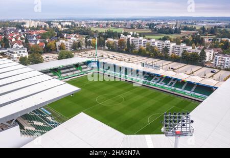 Luftaufnahme über den Sportpark Ronhof Thomas Sommer, Heimstadion des Fußball-Bundesligisten SpVgg Greuther Fürth. Deutschland - Oktober 2021 Stockfoto