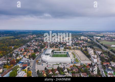 Luftaufnahme über den Sportpark Ronhof Thomas Sommer, Heimstadion des Fußball-Bundesligisten SpVgg Greuther Fürth. Deutschland - Oktober 2021 Stockfoto