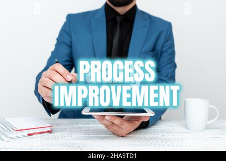 Verbesserung des konzeptionellen Anzeigeprozesses. Wort für Optimierung Neue Quoten erfüllen Qualitätsstandard Präsentieren von Kommunikationstechnik Smartphone Voice Stockfoto