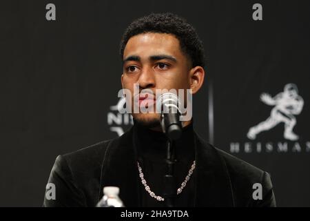 11. Dezember 2021, New York City, New York, USA: Heisman Trophy-Finalist Bryce Young aus Alabama bei der Pressekonferenz im Marriott Marquis Hotel. (Bild: © Debby Wong/ZUMA Press Wire) Stockfoto