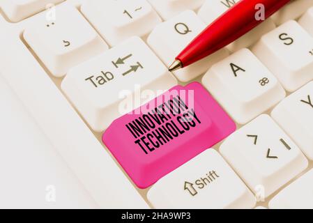 Text mit Inspiration Innovation Technology. Business Showcase Neue Idee oder Methode der technischen oder wissenschaftlichen Natur üben Speed Typing Stockfoto