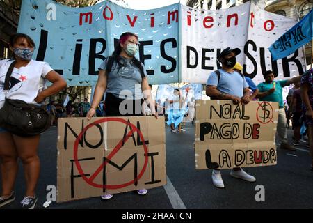 Buenos Aires, Argentinien. 11th Dez 2921. Protest in Buenos Aires gegen die Zahlung der argentinischen Schulden an den Internationalen Währungsfonds. Unter dem Motto: Die Schulden sind beim Volk und nicht beim Internationalen Währungsfonds. Quelle: Nicolas Parodi/Alamy Live News Stockfoto