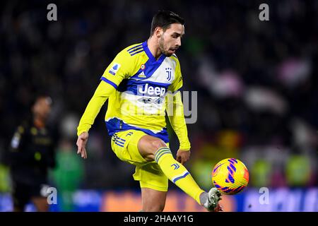 Venedig, Italien. 11. Dezember 2021. Mattia De Sciglio von Juventus FC kontrolliert den Ball während des Fußballspiels der Serie A zwischen dem FC Venezia und dem FC Juventus. Kredit: Nicolò Campo/Alamy Live Nachrichten Stockfoto