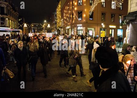 Demonstration gegen Corona-Pass und Impfung von Kindern in Oslo, Norwegen, 11. Dezember 2021. Stockfoto