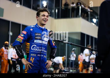 Lando Norris (GBR) McLaren im Qualifying Parc Ferme. Abu Dhabi Grand Prix, Samstag, 11th. Dezember 2021. Yas Marina Circuit, Abu Dhabi, VAE. FIA Pool-Bild nur zur redaktionellen Verwendung Stockfoto