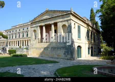 Das erstaunliche Gebäude der Städtischen Galerie von Korfu im Volksgarten, Griechenland Stockfoto