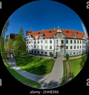 Blick auf den Fronhof und die ehemalige Fürstbischöfliche Residenz in Augsburg Stockfoto