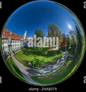 Blick auf den Fronhof und die ehemalige Fürstbischöfliche Residenz in Augsburg Stockfoto