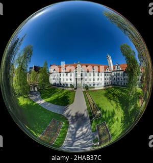 Blick auf den Fronhof und die ehemalige Fürstbischöfliche Residenz in Augsburg Stockfoto