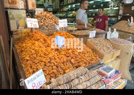 Industrie und Wirtschaft der Landwirtschaft in der Türkei Aprikosen und andere Trockenfrüchte im Großen Basar von Istanbul Stockfoto