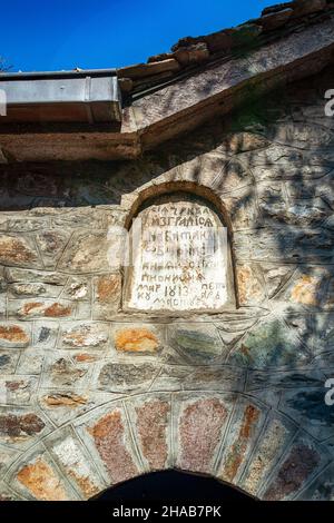 Die St. Nedelya Kirche in Batak, mit den Knochen der Toten. Stockfoto