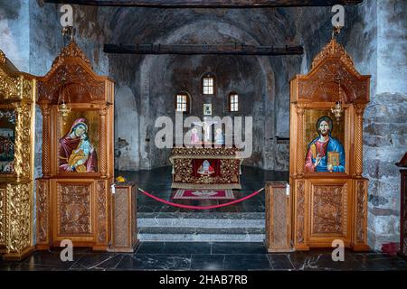 Die St. Nedelya Kirche in Batak, mit den Knochen der Toten. Stockfoto