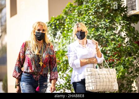 Abu Dhabi, Abu Dhabi. 12th Dez 2021. Corinna Schumacher (GER) (rechts). Abu Dhabi Grand Prix, Sonntag, 12th. Dezember 2021. Yas Marina Circuit, Abu Dhabi, VAE. Quelle: James Moy/Alamy Live News Stockfoto
