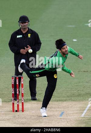 Sydney, Australien. 12th Dez 2021. Qais Ahmad von Stars bowlt während des Spiels zwischen Sydney Thunder und Melbourne Stars im Sydney Showground Stadium am 12. Dezember 2021 in Sydney, Australien. (Nur für redaktionelle Verwendung) Credit: Izhar Ahmed Khan/Alamy Live News/Alamy Live News Stockfoto