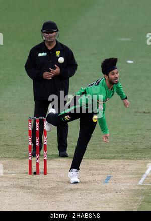 Sydney, Australien. 12th Dez 2021. Qais Ahmad von Stars bowlt während des Spiels zwischen Sydney Thunder und Melbourne Stars im Sydney Showground Stadium am 12. Dezember 2021 in Sydney, Australien. (Nur für redaktionelle Verwendung) Credit: Izhar Ahmed Khan/Alamy Live News/Alamy Live News Stockfoto