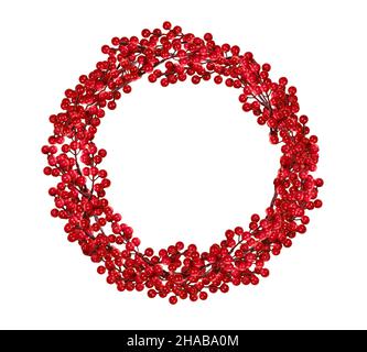 Roter Beerenkranz isoliert auf weißem Hintergrund. Weihnachtsdekoration. Türschmuck. Stockfoto