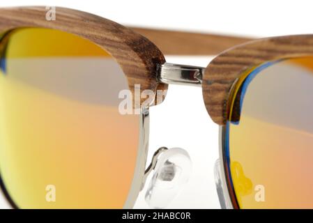 Nahaufnahme eines Teils der hölzernen Sonnenbrillen Stockfoto