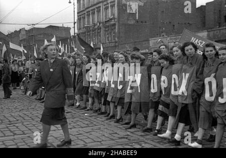 Warszawa, 1949-05-01. Manifestacja pierwszomajowa w Alejach Jerozolimskich. ka PAP Warschau, 1. Mai 1949. Kundgebung am 1. Mai auf der Jerozolimskie Avenue. ka PAP Stockfoto