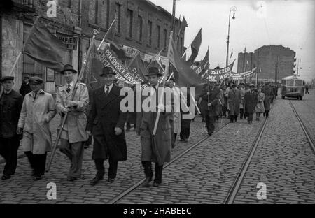 Warszawa, 1949-05-01. Manifestacja pierwszomajowa na Ochocie. ka PAP Warschau, 1. Mai 1949. Kundgebung am 1. Mai im Bezirk Ochota. ka PAP Stockfoto