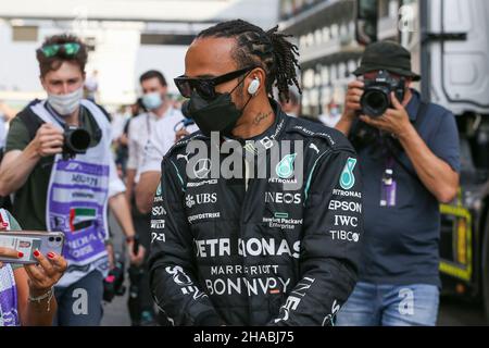 Yas Island, Vereinigte Arabische Emirate. 12th Dez 2021. Yas Marina Circuit, Yas Island, 12. Dezember 2021 Lewis Hamilton (GBR), Mercedes AMG Petronas W12 Truck Parade während der FORMEL 1 ETIHAD AIRWAYS ABU DHABI GRAND PRIX 2021 Vereinigte Arabische Emirate Phil Duncan Credit: Every Second Media/Alamy Live News Stockfoto