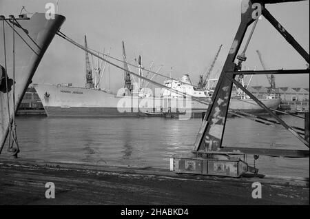 Gdynia, 1969-11. Port gdyñski. NZ. Drobnicowiec M/S Henryk Jendza. mb PAP/Janusz Uklejewski Dok³adny dzieñ wydarzenia nieustalony. Gdynia, 1969. November. Gdynia Hafen. Im Bild: M/S Henryk Jendza General Cargo Carrier. mb PAP/Janusz Uklejewski Stockfoto