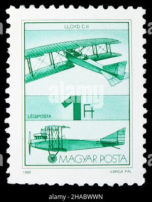 MOSKAU, RUSSLAND - 19. JULI 2019: In Ungarn gedruckte Briefmarke zeigt Lloyd C II (1915), Airplanes Serie, um 1988 Stockfoto