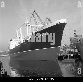 Gdañsk, 1969-12. Stocznia Gdañska im. Lenina. NZ. M/s Ró¿a Luksemburg zbudowany dla armatora Zwi¹zku Socjalistycznych Republik Radzieckich (ZSRR). Ad PAP/Janusz Uklejewski Dok³adny dzieñ wydarzenia nieustalony. Danzig, Dezember 1969. Die Danziger Lenin-Werft. Im Bild: M/s Roza Luksemburg gebaut für einen sowjetischen Reeder. Ad PAP/Janusz Uklejewski Stockfoto