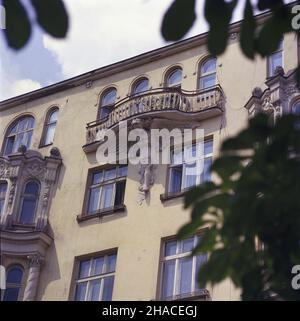 Warszawa 06,1982. Architektura secesyjna. NZ. Jeden detal zdobi¹cy fasadê kamienicy przy ulicy Mokotowskiej 41. Kamienica powsta³a wed³ug projectu Józefa Napoleona Czerwiñskiego i Wac³awa Heppena. msa PAP/Jan Morek Dok³adny dzieñ wydarzenia nieustalony. Warschau, Juni 1982. Jugendstil-Architektur. Im Bild: Eine verzierte Mietskaserne an der Mokotowska-Straße 41. Das Gebäude wurde von Jozef Napoleon Czerwinski und Waclaw Heppen entworfen. msa PAP/Jan Morek Veranstaltungstag unbekannt Stockfoto