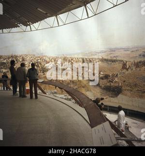 Wroc³aw 06,1984. Panorama Rac³awicka, panoramiczny obraz olejny z 1894 roku przedstawiaj¹cy bitwê pod Rac³awicami z 1794 roku, namalowany pod kierownictwem Jana Styki i Wojciecha Kossaka. NZ. prace konserwatorskie. js PAP/Jan Morek Dok³adny dzieñ wydarzenia nieustalony. Breslau Juni 1984. Panorama Raclawicka, das Panorama-Ölgemälde von 1894, das die Schlacht von Raclawice von 1794 darstellt, gemalt unter der Leitung von Jan Styka und Wojciech Kossak. Im Bild: Erhaltung. js PAP/Jan Morek Termin unbekannt. Stockfoto